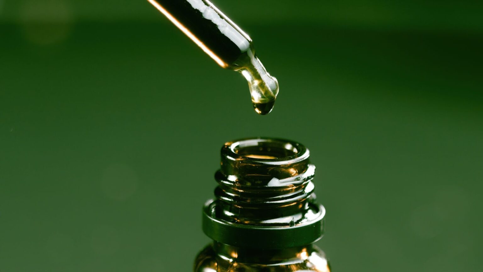 How Many Drops Are in a 10 ml Bottle -The Complete Guide - JustALittleBite